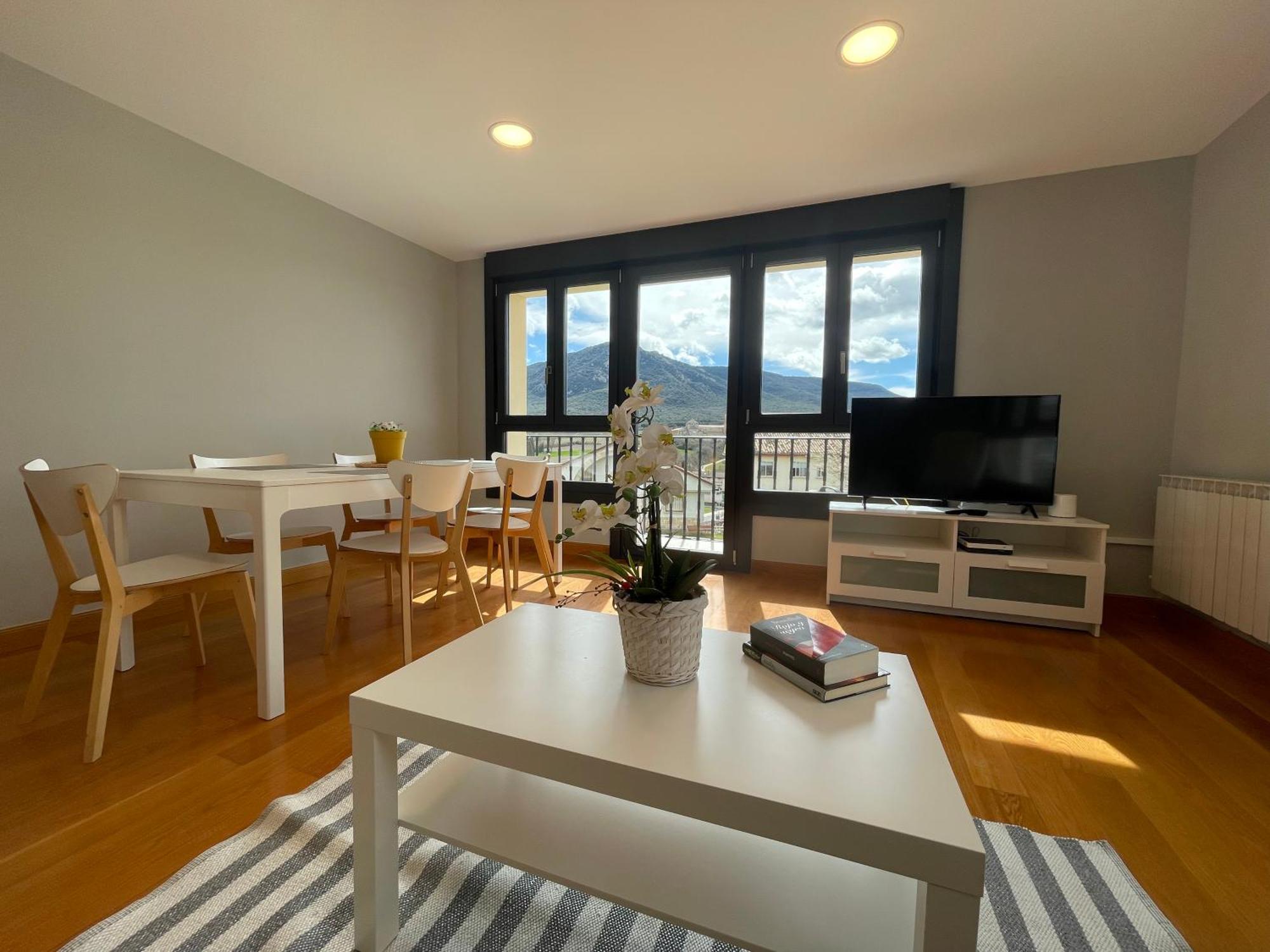 Apartamentos Montejurra Ayegui Bagian luar foto