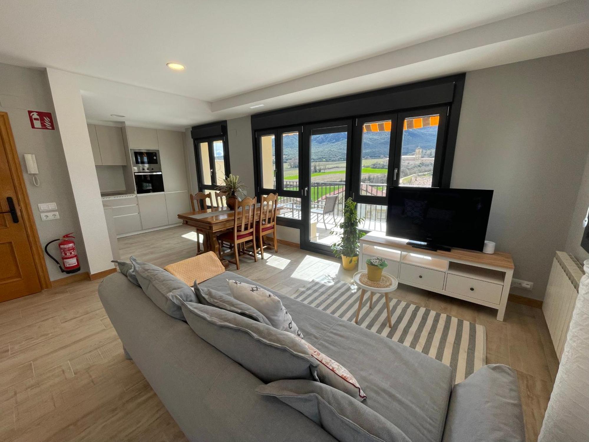 Apartamentos Montejurra Ayegui Bagian luar foto