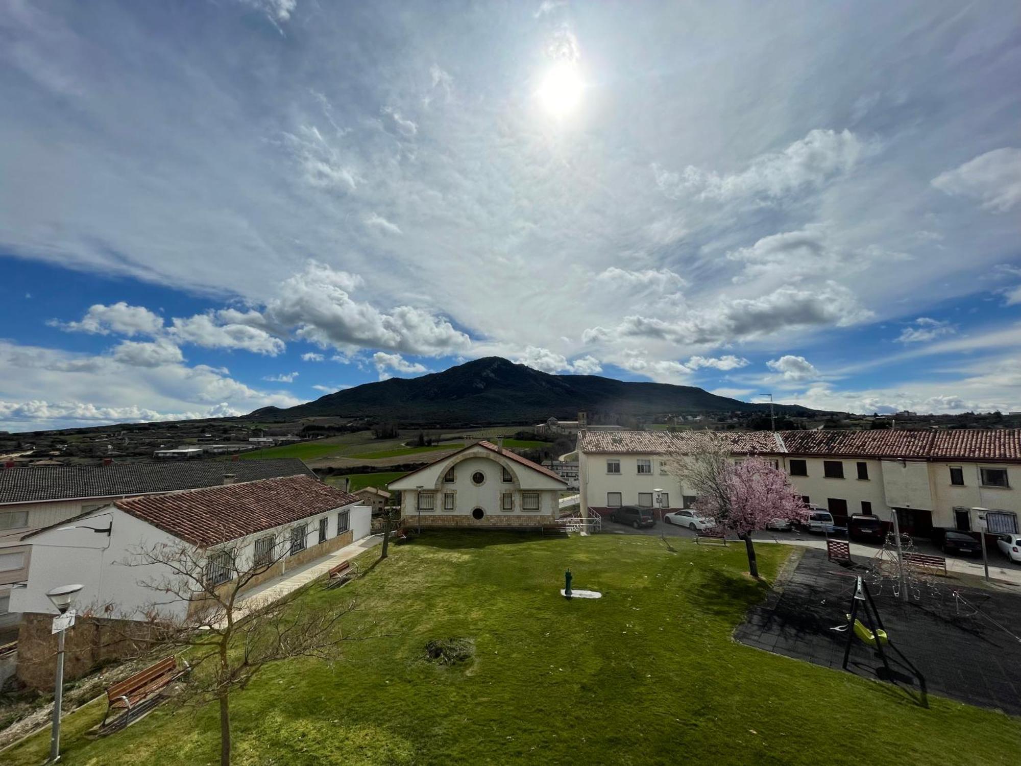 Apartamentos Montejurra Ayegui Bagian luar foto