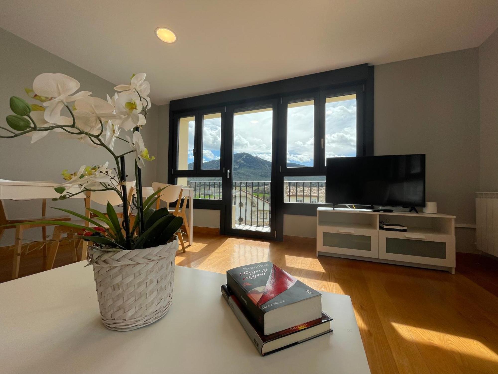 Apartamentos Montejurra Ayegui Bagian luar foto