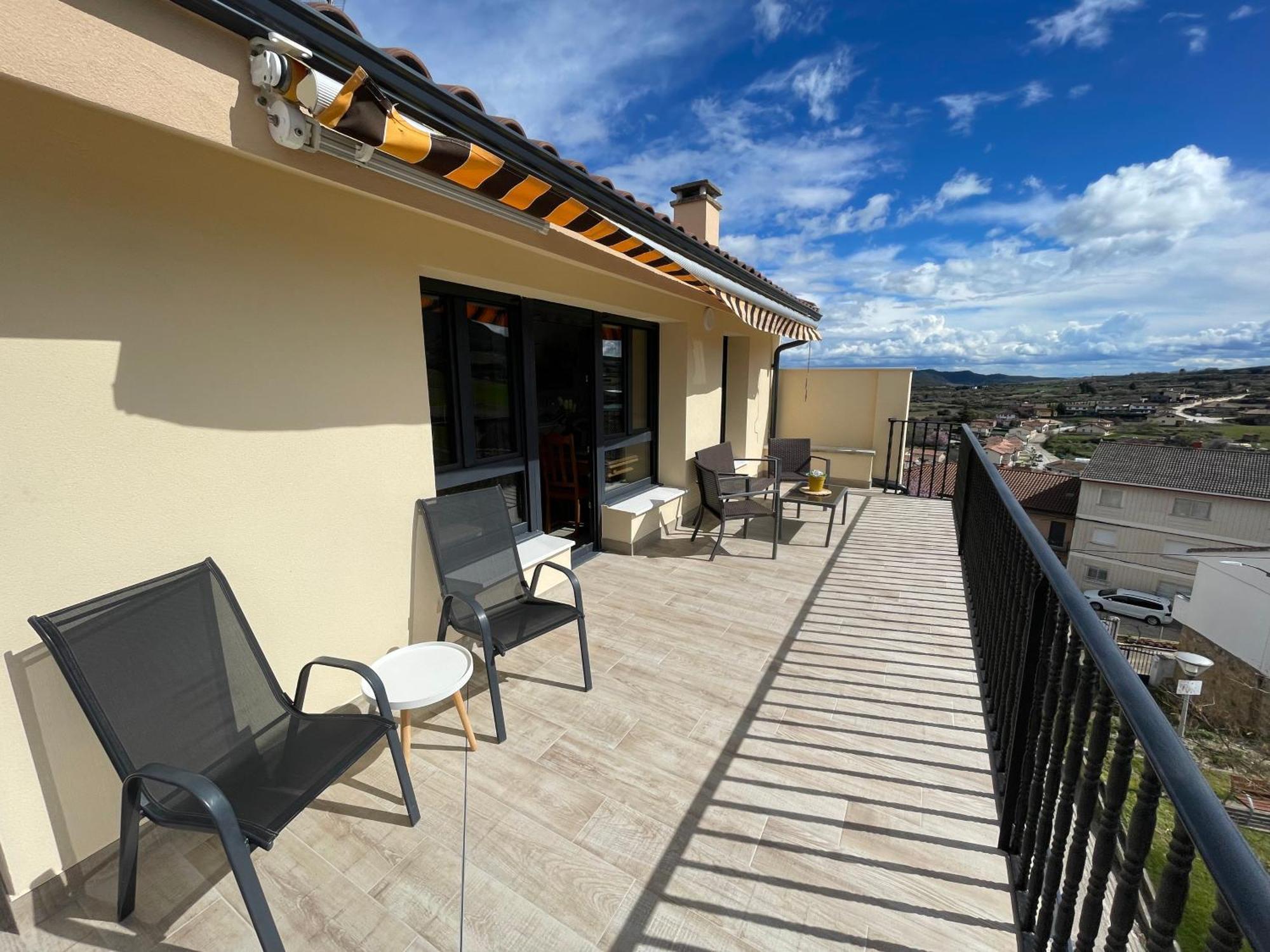 Apartamentos Montejurra Ayegui Bagian luar foto