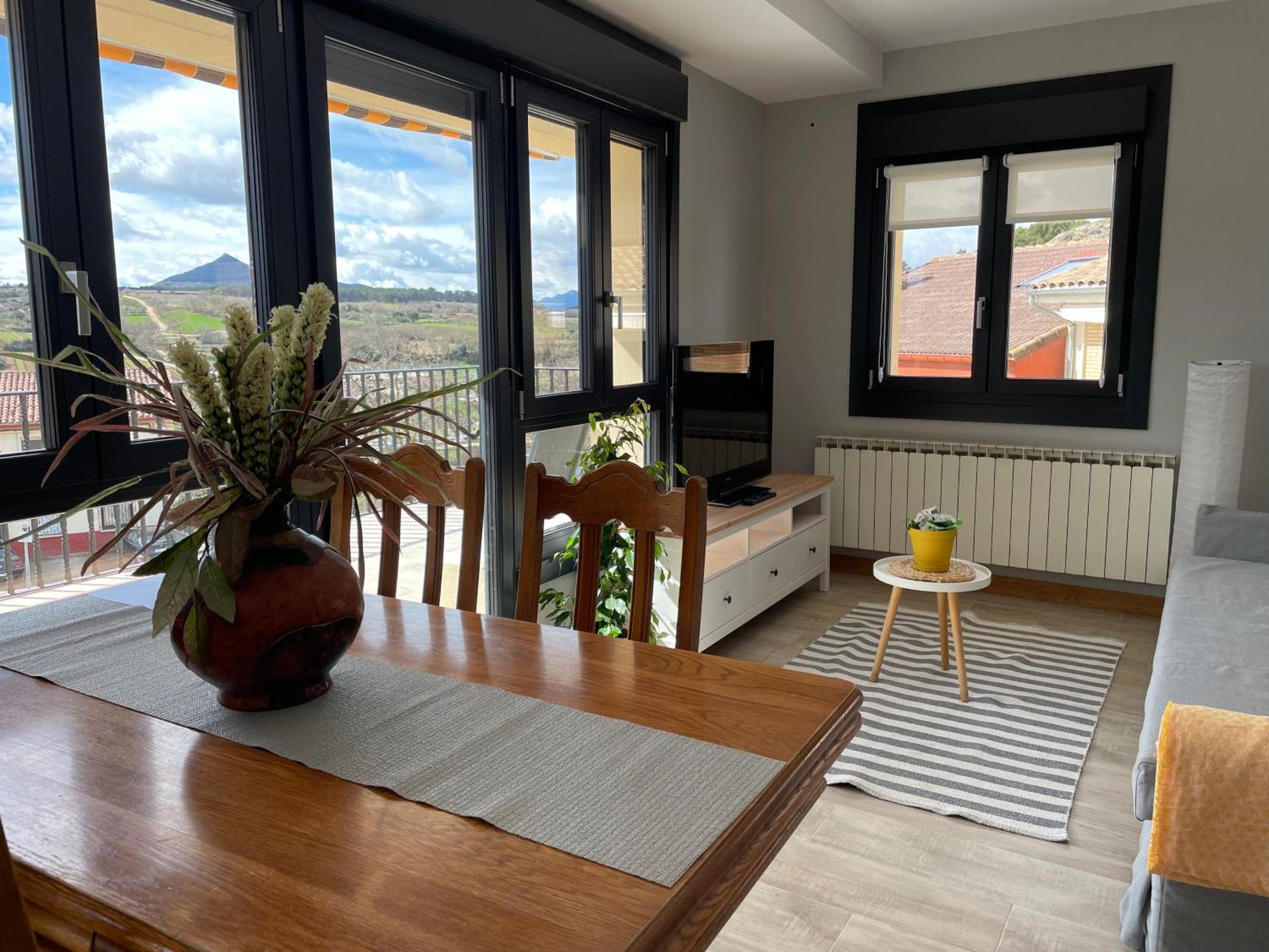 Apartamentos Montejurra Ayegui Bagian luar foto