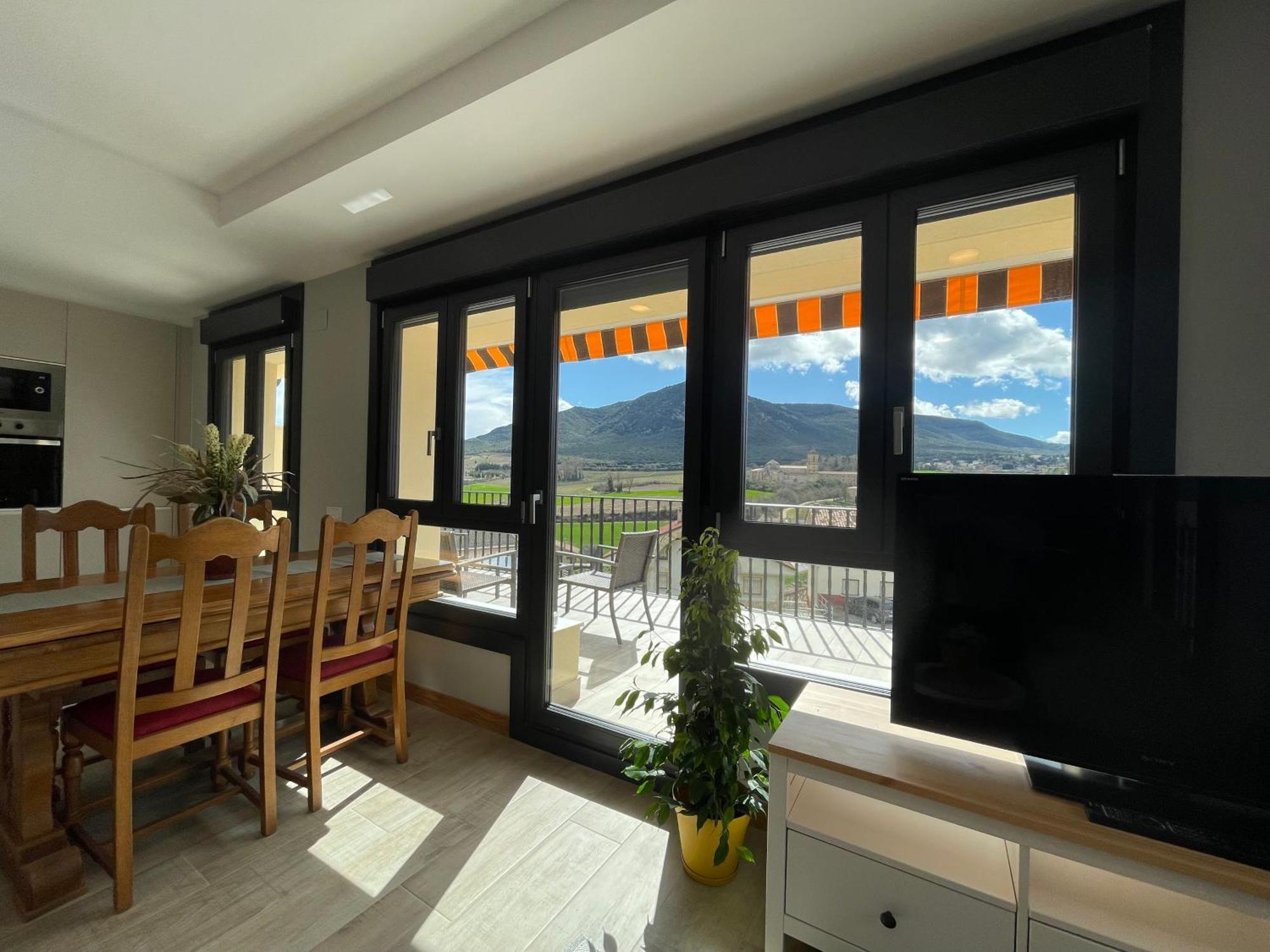Apartamentos Montejurra Ayegui Bagian luar foto