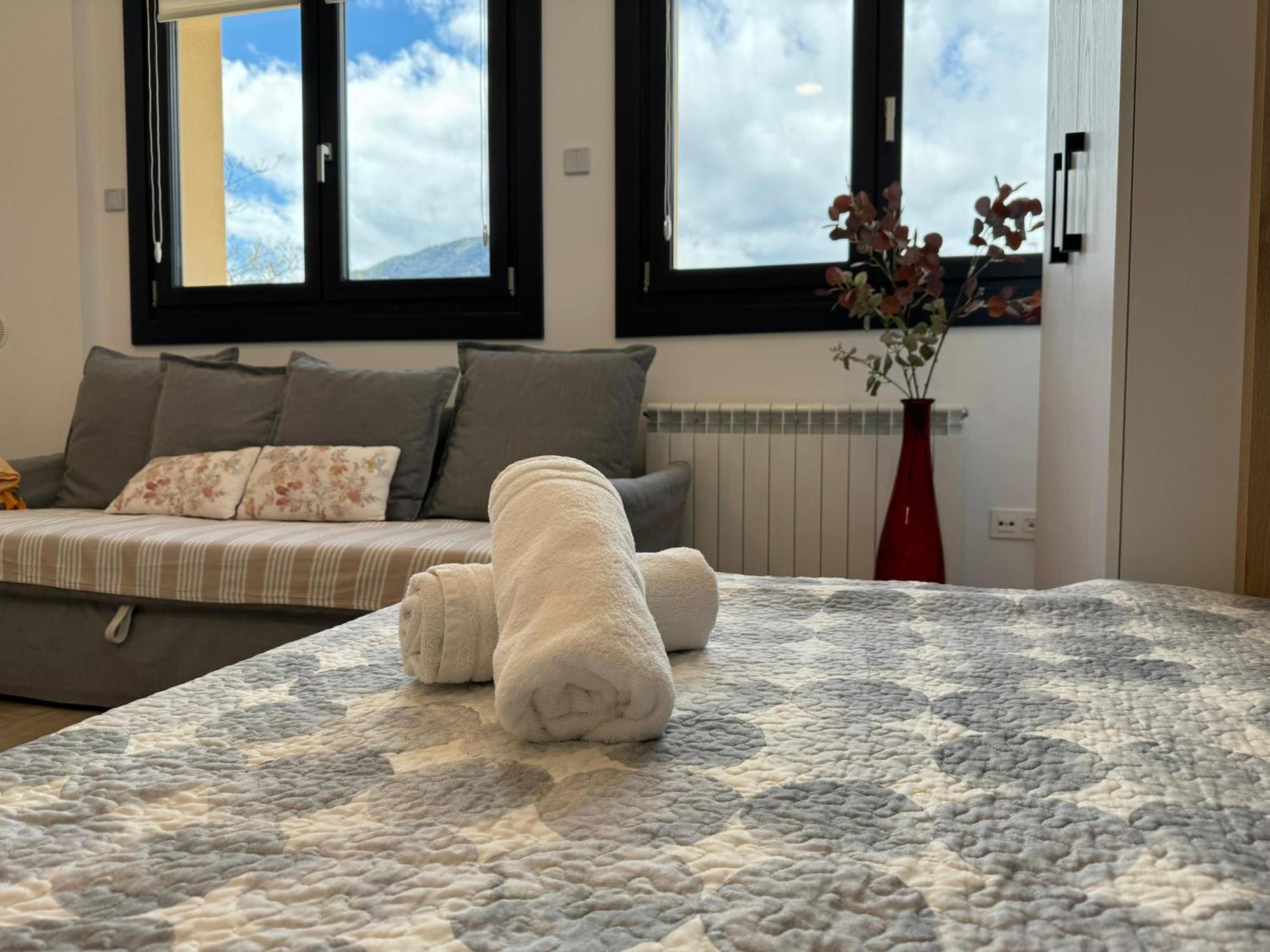 Apartamentos Montejurra Ayegui Bagian luar foto