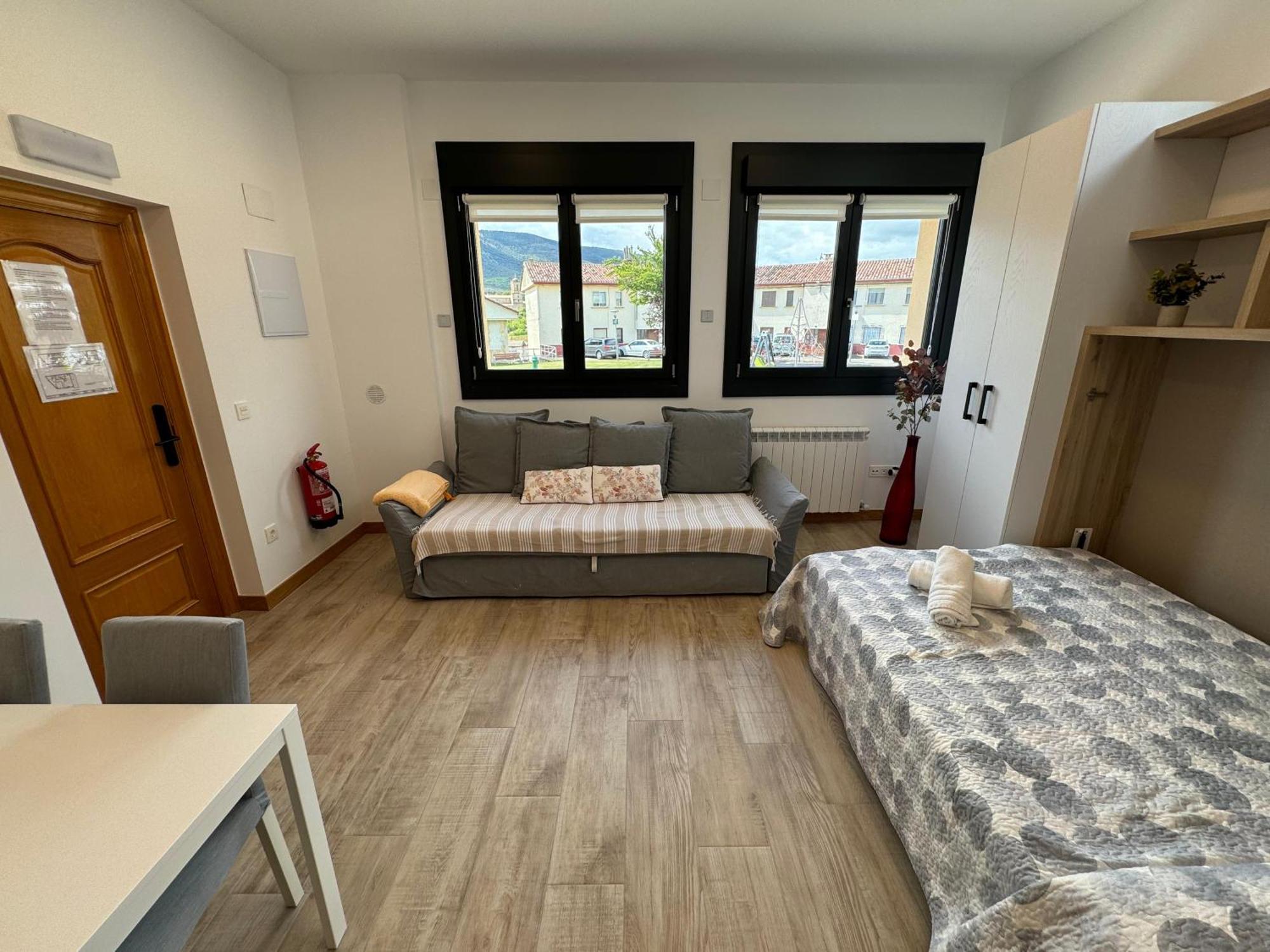 Apartamentos Montejurra Ayegui Bagian luar foto