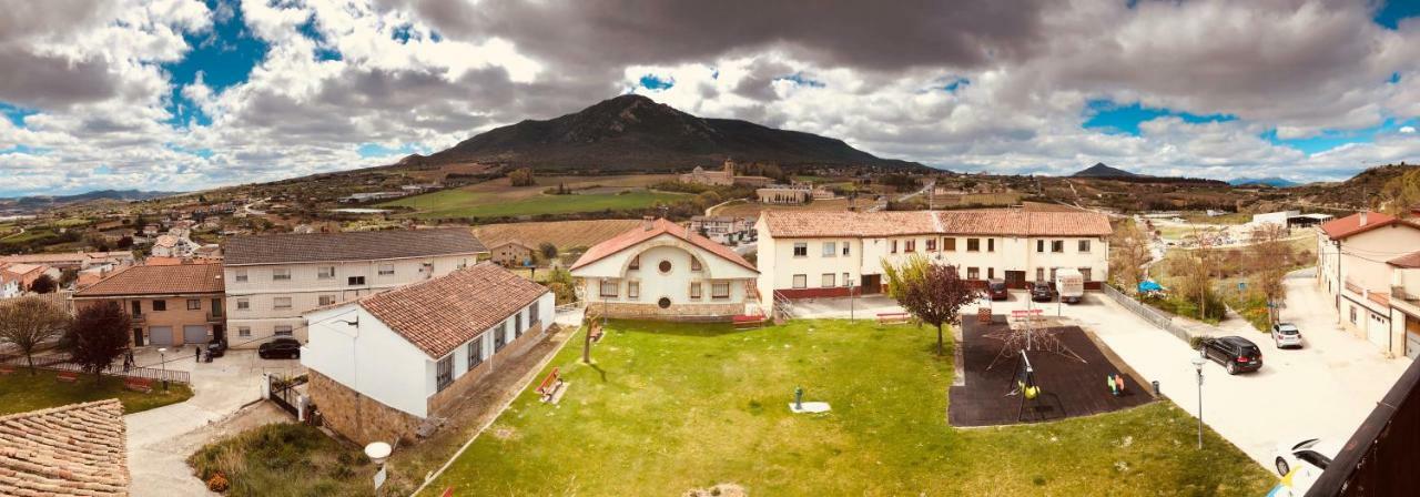 Apartamentos Montejurra Ayegui Bagian luar foto