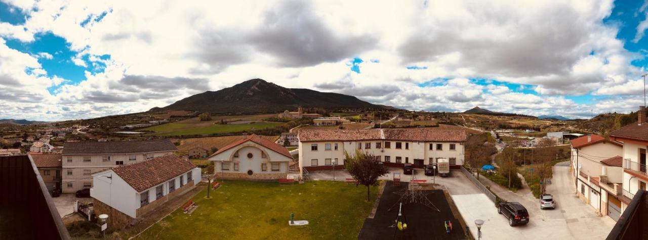 Apartamentos Montejurra Ayegui Bagian luar foto